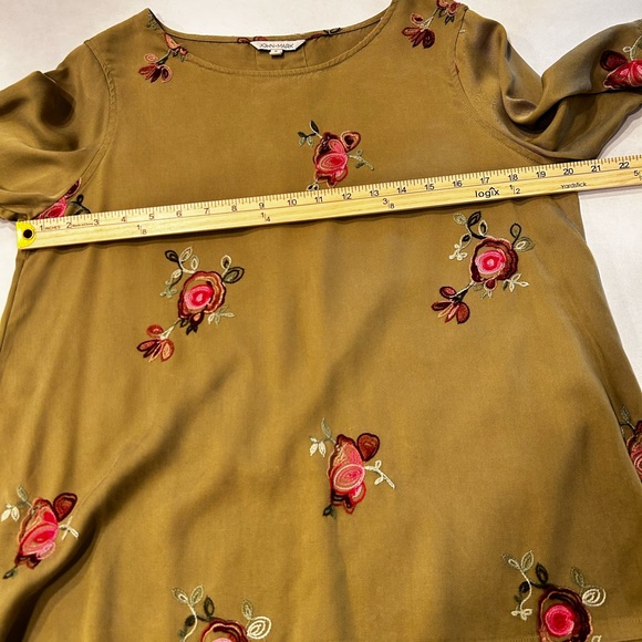 John Mark Olive Green Top Embroidered Flowers Ruffle Bell Sleeve High Low Hem S - Picture 4 of 9